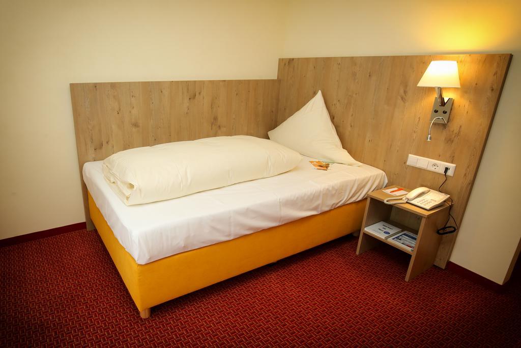 Akzent Hotel Restaurant Hirsch Heidenheim an der Brenz Esterno foto