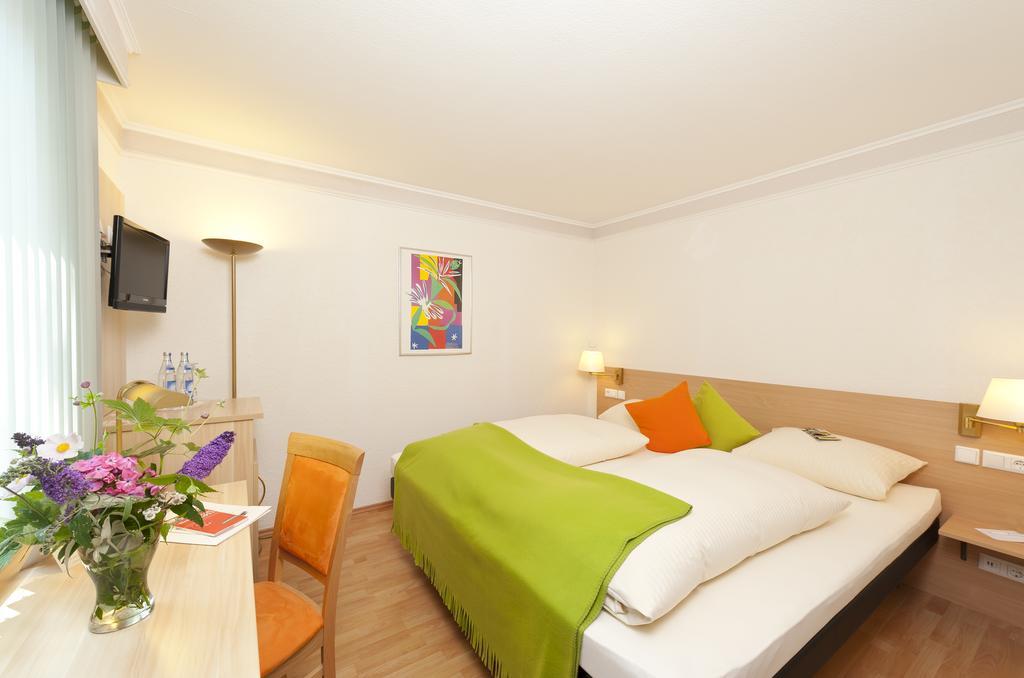 Akzent Hotel Restaurant Hirsch Heidenheim an der Brenz Esterno foto