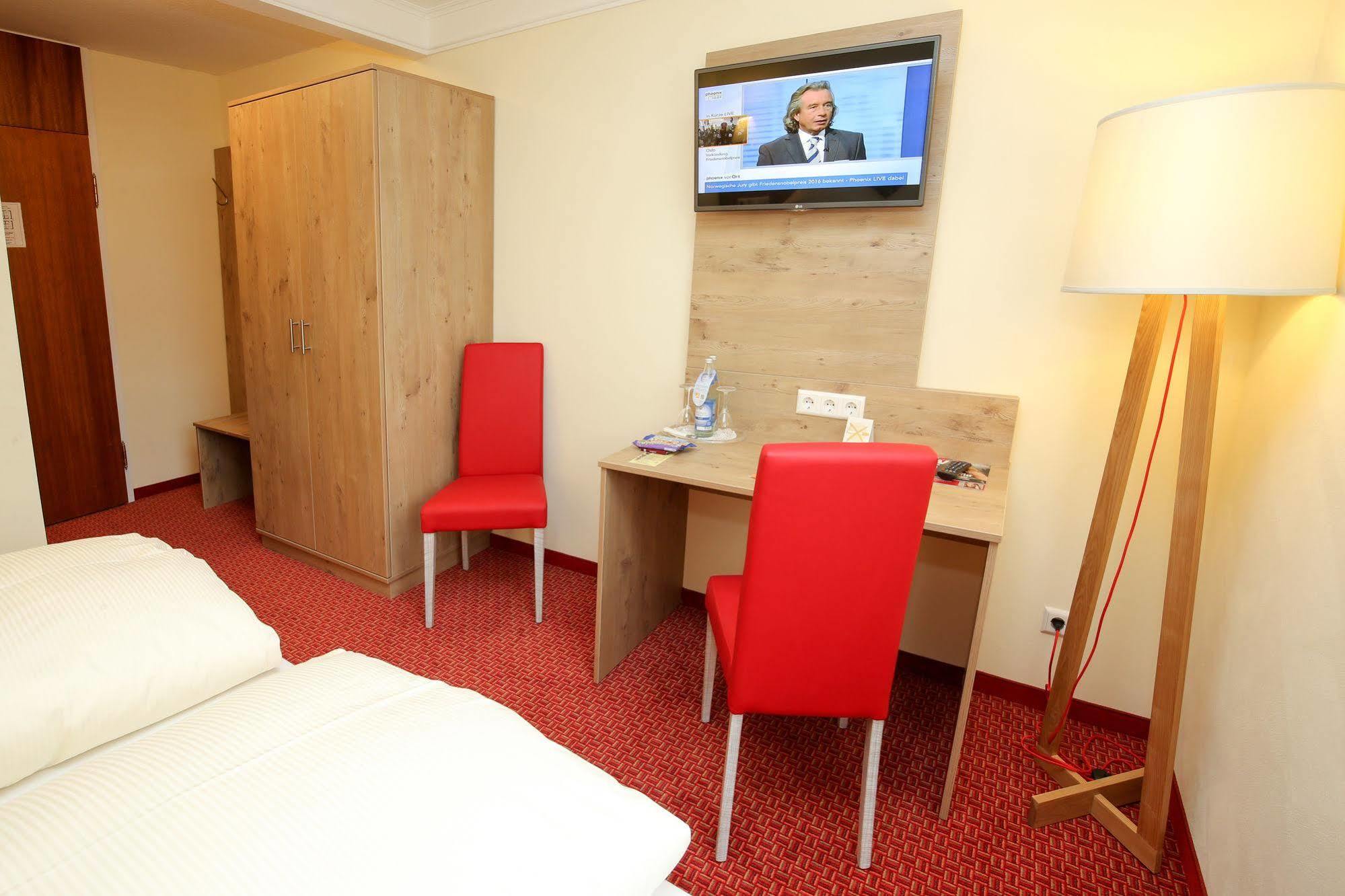 Akzent Hotel Restaurant Hirsch Heidenheim an der Brenz Esterno foto