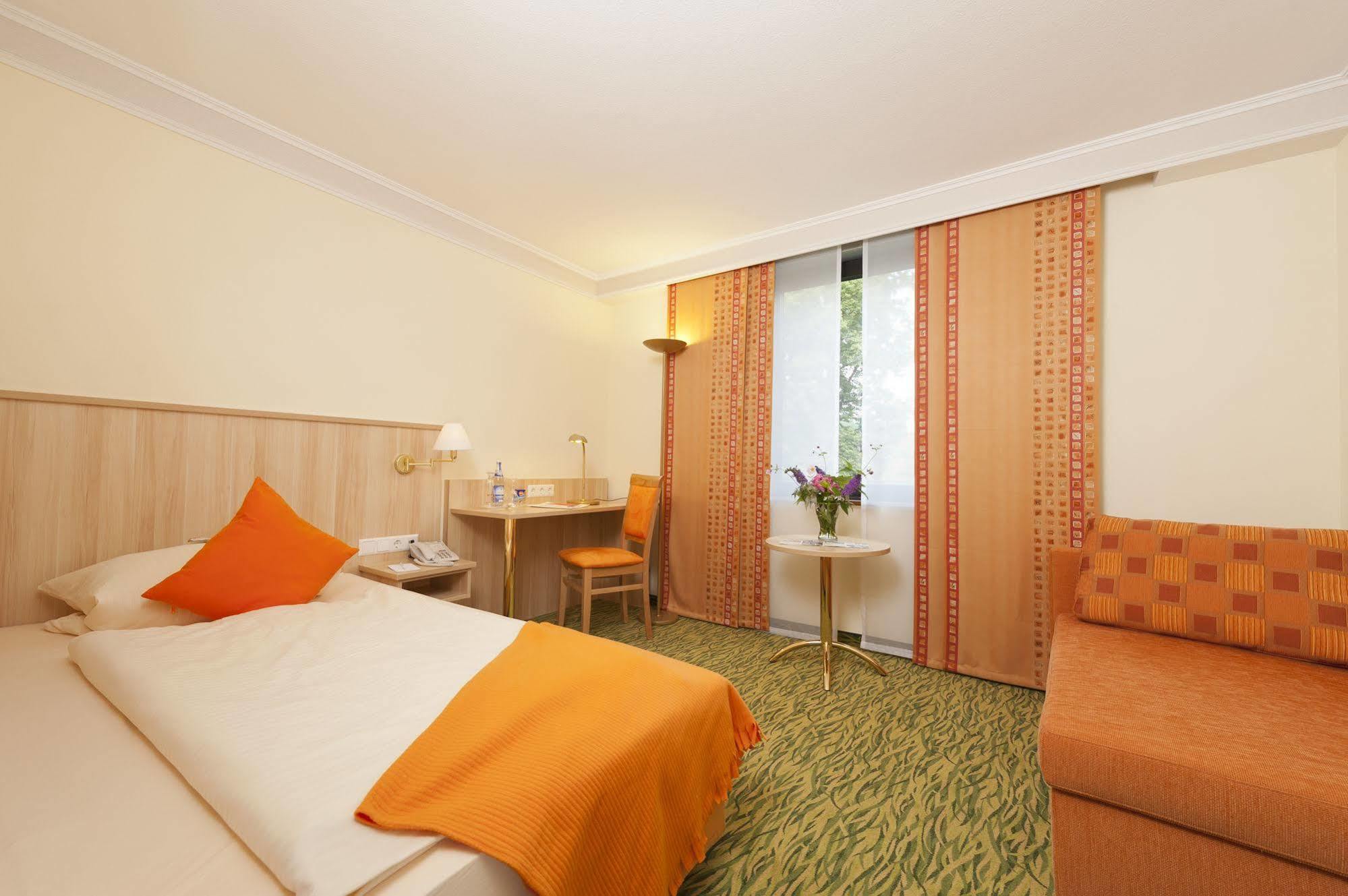 Akzent Hotel Restaurant Hirsch Heidenheim an der Brenz Esterno foto