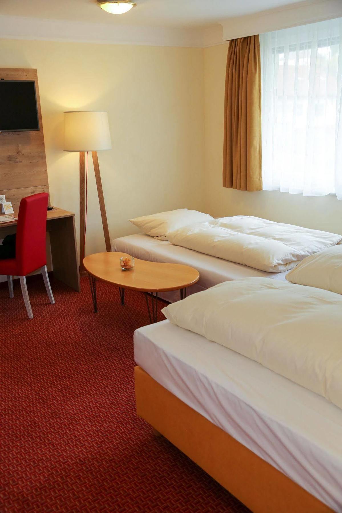 Akzent Hotel Restaurant Hirsch Heidenheim an der Brenz Esterno foto