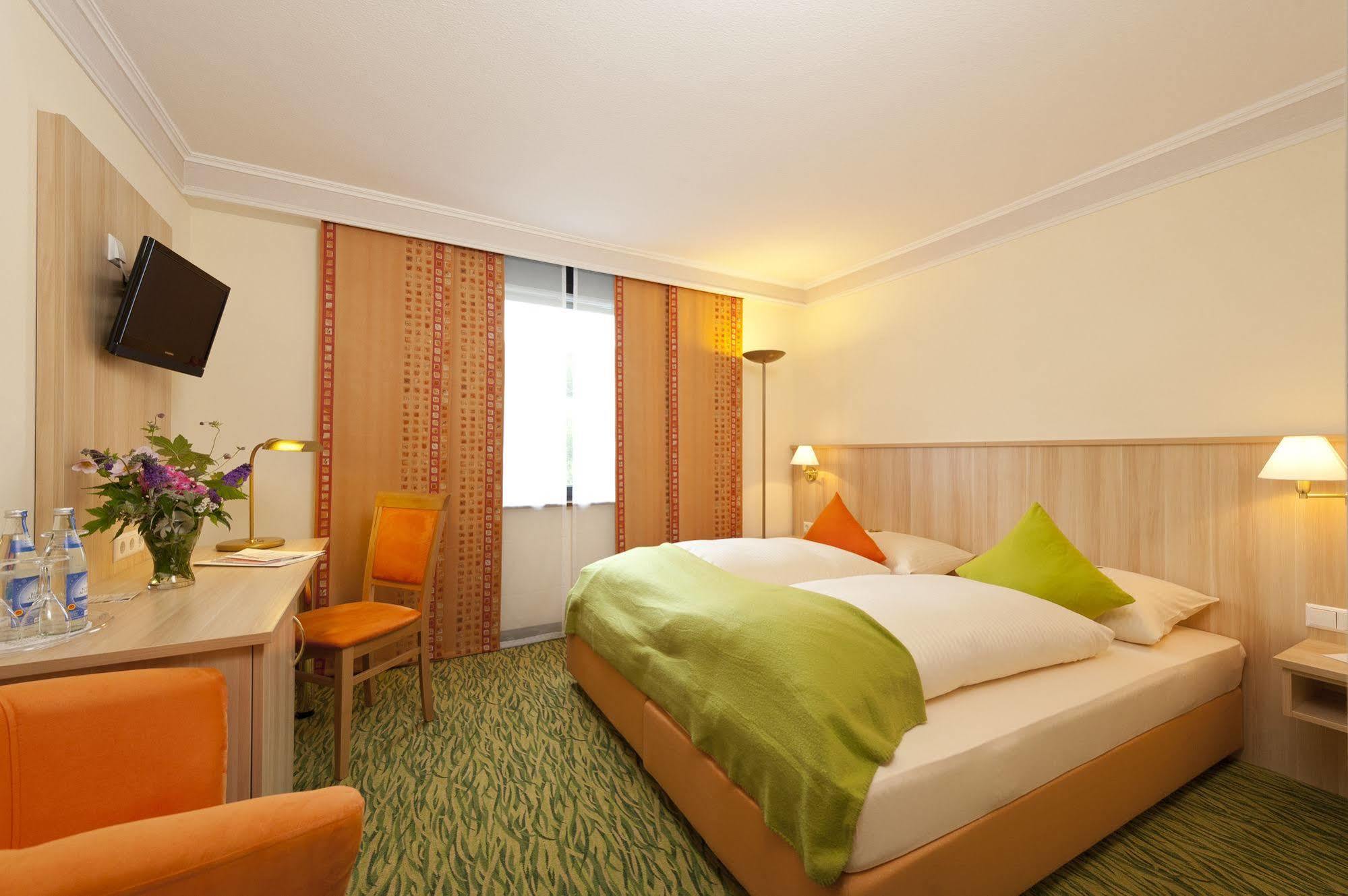 Akzent Hotel Restaurant Hirsch Heidenheim an der Brenz Esterno foto